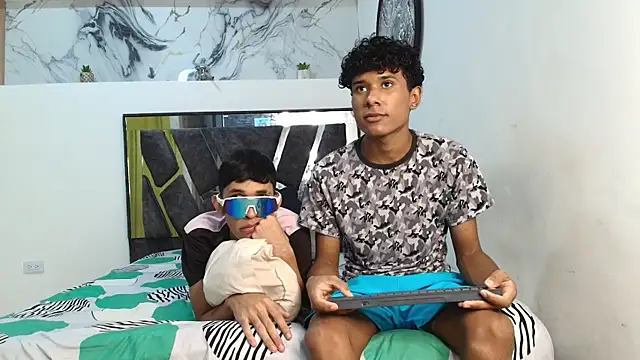 LONDON BOYS1 online show from November 28, 1:19 am