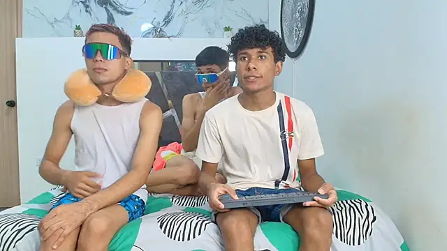 LONDON BOYS1 online show from November 30, 2:38 am