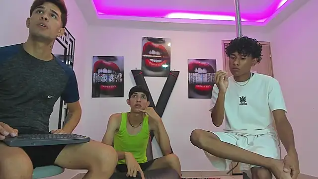 Snapshot of LONDON_BOYS1 chatting on September 17, 8:01 am LONDON BOYS1 online show from September 17, 8:01 am