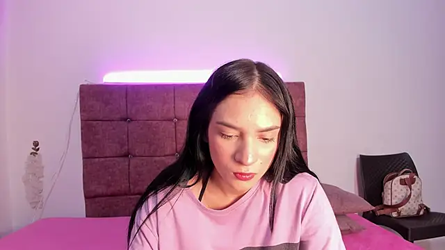 Snapshot of violet_77711 chatting on September 17, 10:35 am violet 77711 online show from September 17, 10:35 am