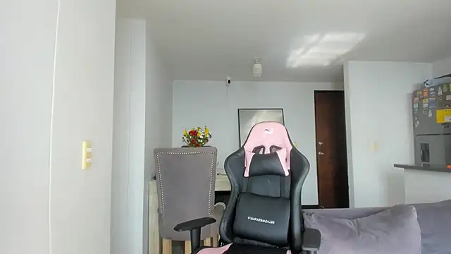 Silvana Rodriguez  online show from October 15, 1:03 pm