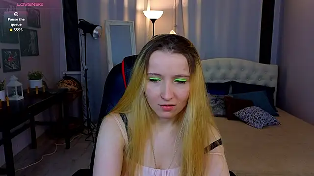 Snapshot of Milana_Key chatting on October 17, 9:18 pm Milana Key online show from October 17, 9:18 pm