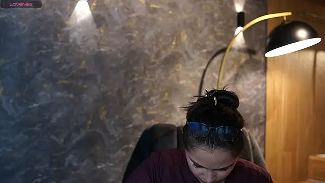 Tayler Kim online show from October 24, 7:10 pm