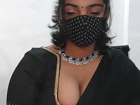 Hott Noor online show from November 7, 9:20 pm