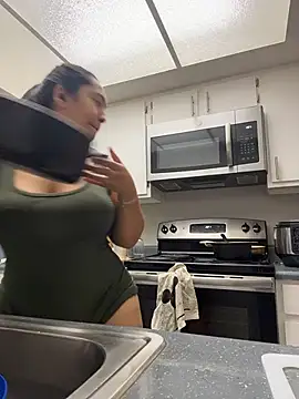 latina curvy22 online show from November 21, 10:12 pm