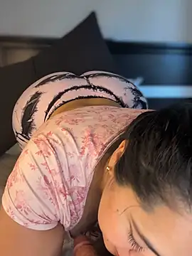 latina curvy22 online show from April 8, 8:33 pm