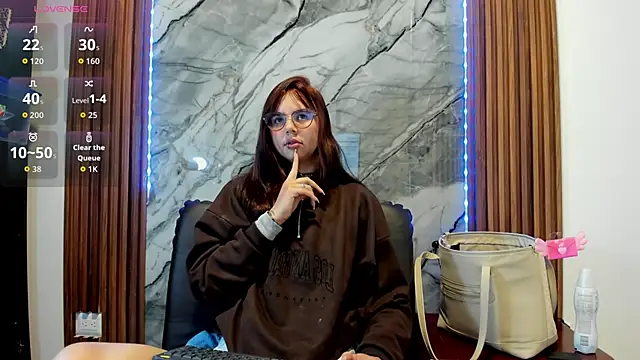 Snapshot of gisselle21 chatting on October 18, 9:56 am gisselle21 online show from October 18, 9:56 am
