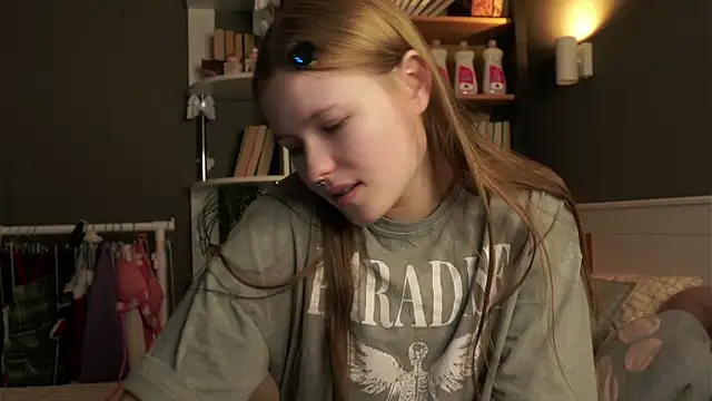 LynHillaire online show from February 8, 11:47 am