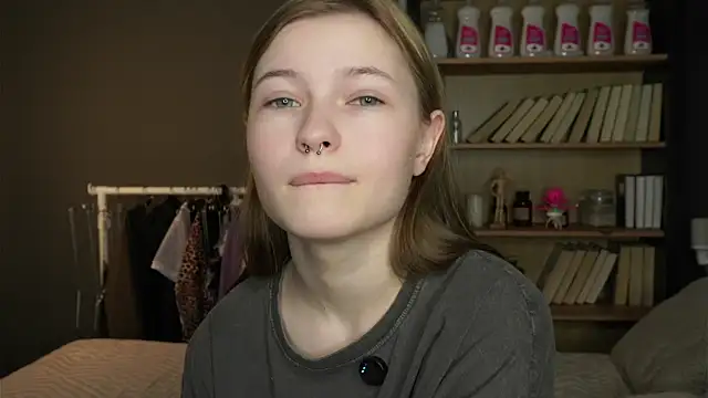 LynHillaire online show from February 11, 11:23 am