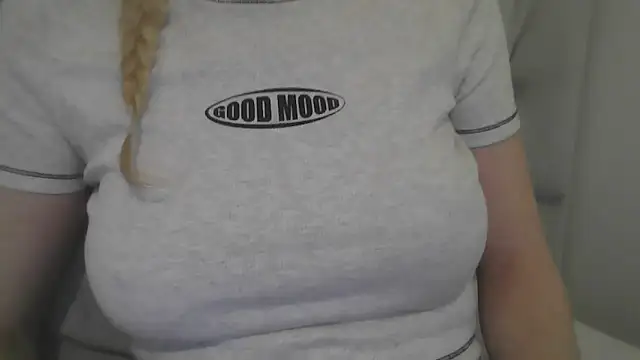 Snapshot of flirty_babe_x chatting on October 9, 5:06 pm flirty babe x online show from October 9, 5:06 pm