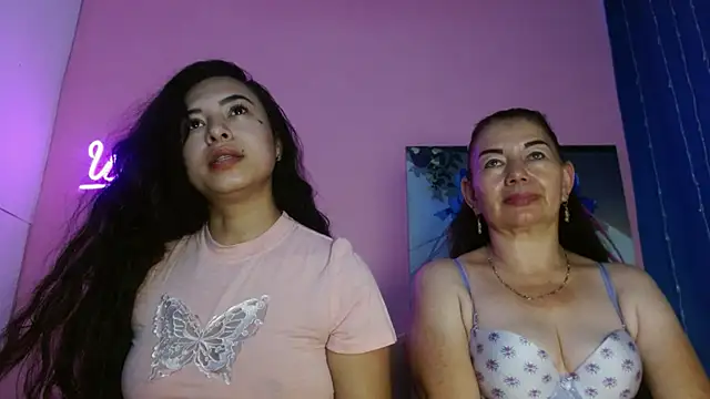 Snapshot of estefania_34 chatting on October 6, 8:13 pm estefania 34 online show from October 6, 8:13 pm