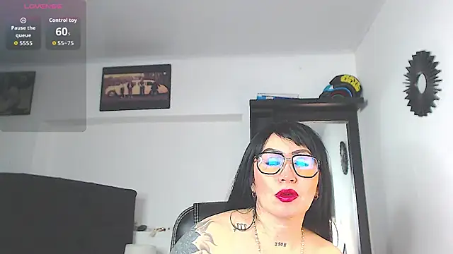 Vicky hotmilf online show from March 3, 1:06 pm