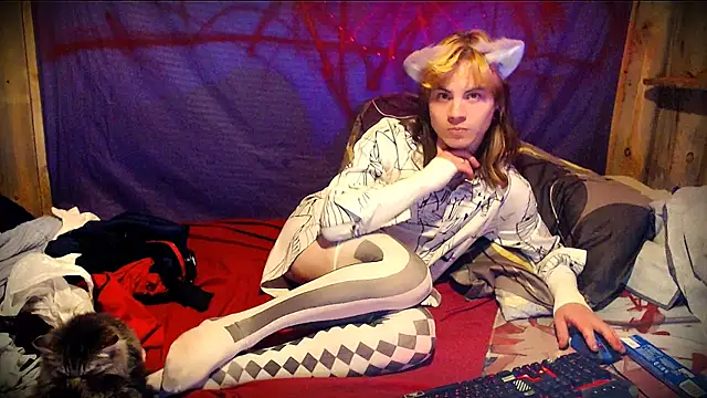 Snapshot of SparkyFerret chatting on October 13, 8:11 pm SparkyFerret online show from October 13, 8:11 pm
