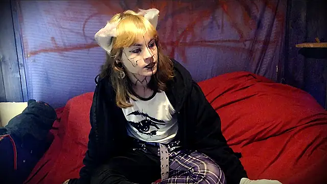 Snapshot of SparkyFerret chatting on October 16, 10:12 pm SparkyFerret online show from October 16, 10:12 pm