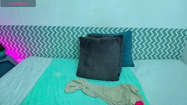 EmilyCoy  online show from October 13, 4:04 am