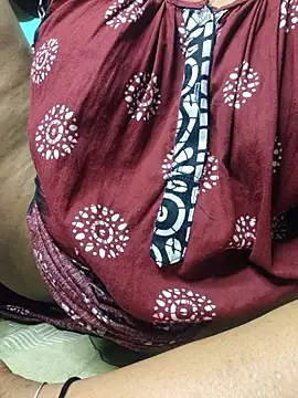 Snapshot of desi_boudi87 chatting on September 15, 5:42 pm desi boudi87 online show from September 15, 5:42 pm