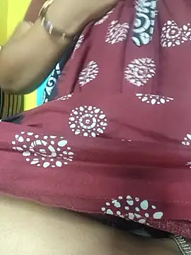 Snapshot of desi_boudi87 chatting on October 14, 5:37 pm desi boudi87 online show from October 14, 5:37 pm