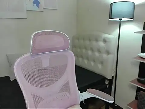 Snapshot of Seductive_Margaux chatting on October 16, 8:17 am Seductive Margaux online show from October 16, 8:17 am