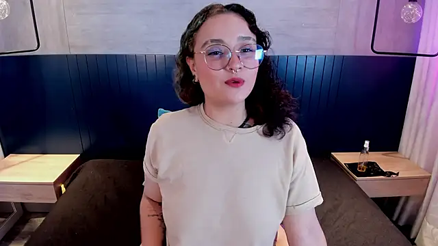 Snapshot of tara_black chatting on September 18, 9:02 pm tara black online show from September 18, 9:02 pm
