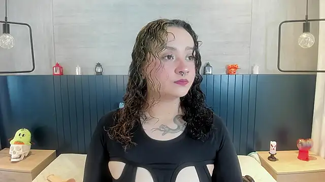 Snapshot of tara_black chatting on October 9, 3:32 am tara black online show from October 9, 3:32 am