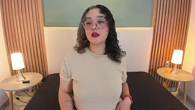 Snapshot of tara_black chatting on September 8, 9:03 pm tara black online show from September 8, 9:03 pm