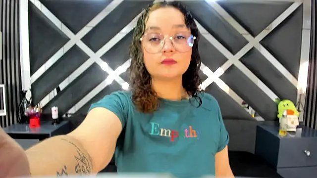 Snapshot of tara_black chatting on September 24, 4:28 pm tara black online show from September 24, 4:28 pm