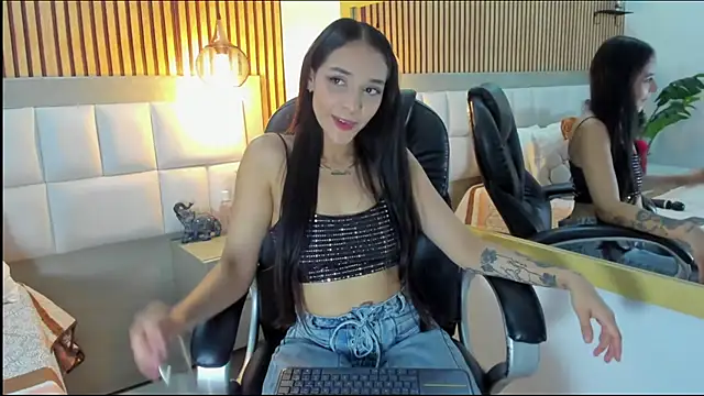 Roseaurora online show from February 26, 1:10 pm