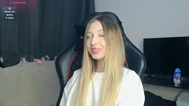 Snapshot of BabbbyFoxxx chatting on October 27, 12:50 am BabbbyFoxxx online show from October 27, 12:50 am