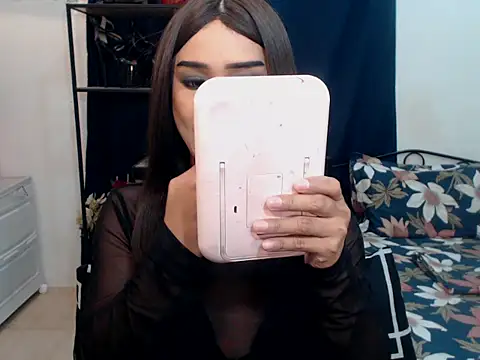 Snapshot of RositaUshvada chatting on October 15, 2:41 pm RositaUshvada online show from October 15, 2:41 pm