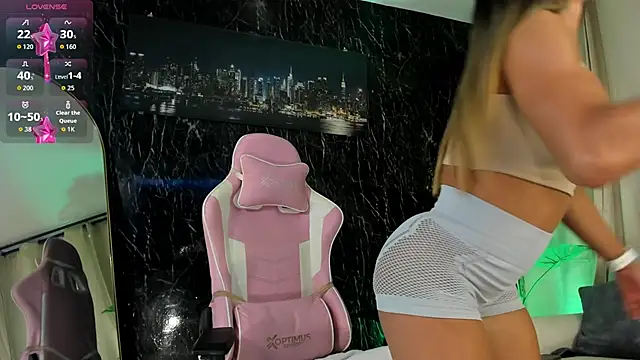 Snapshot of Emily_Foxx01 chatting on September 22, 9:46 pm Emily Foxx01 online show from September 22, 9:46 pm