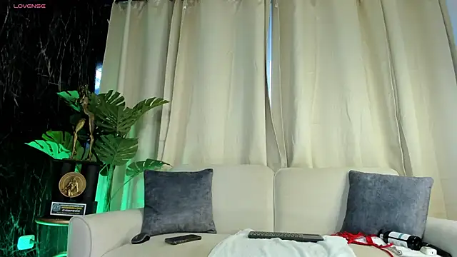 Snapshot of Emily_Foxx01 chatting on October 9, 9:30 pm Emily Foxx01 online show from October 9, 9:30 pm