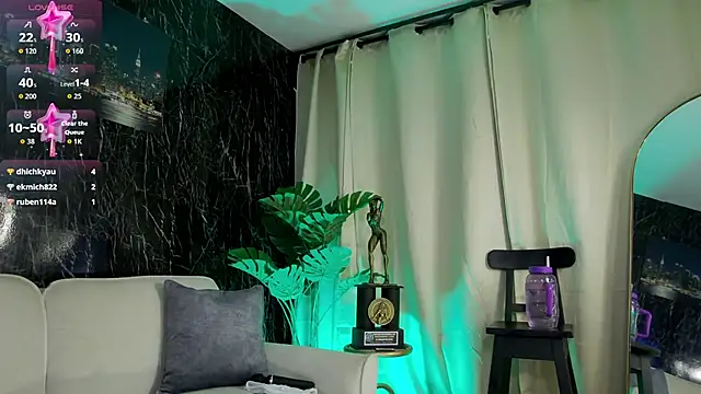 Snapshot of Emily_Foxx01 chatting on September 12, 11:45 pm Emily Foxx01 online show from September 12, 11:45 pm