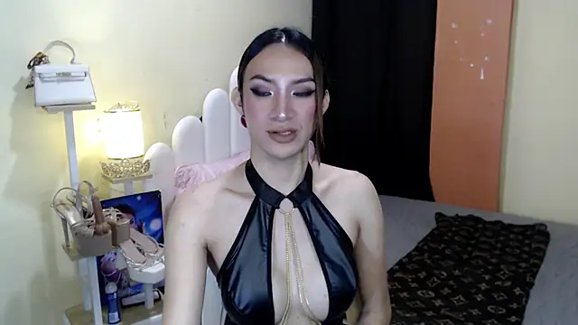 AmandaTheMonsterCock online show from November 23, 8:27 am