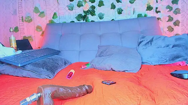 collet 1 online show from October 3, 1:05 pm