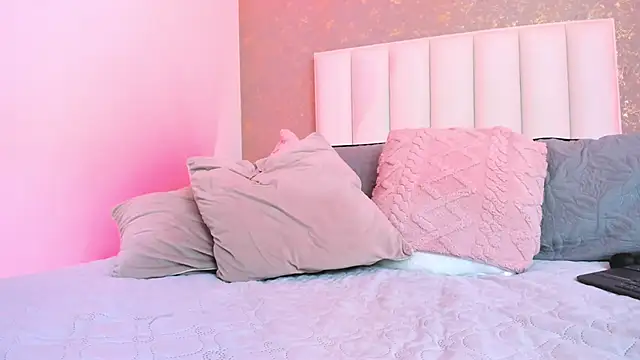 KaylieBrooks online show from March 31, 8:20 pm