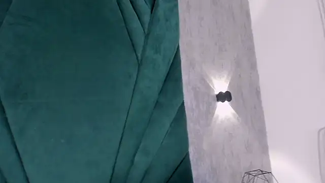 Stefany gonzales  online show from December 19, 11:35 am