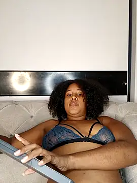 Snapshot of MoniqueMulberry chatting on October 8, 9:41 pm MoniqueMulberry online show from October 8, 9:41 pm