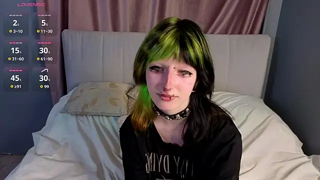 Snapshot of KandraCruser chatting on October 17, 9:07 pm KandraCruser online show from October 17, 9:07 pm