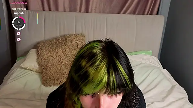 Snapshot of KandraCruser chatting on October 19, 8:11 pm KandraCruser online show from October 19, 8:11 pm