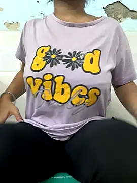 miss moonikaa online show from October 18, 9:45 am