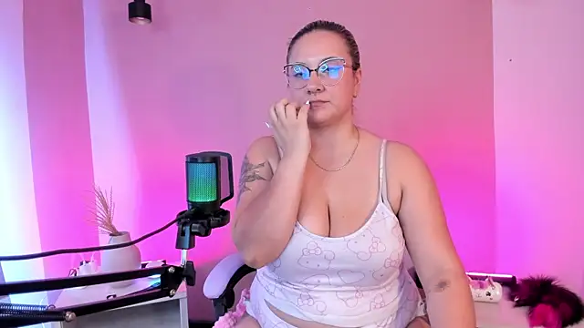 hollie joliie online show from January 15, 4:46 pm