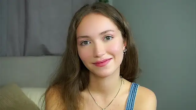 ZeniaBolich online show from September 13, 9:45 pm