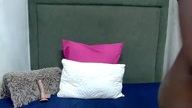 Snapshot of Littlebunny33 chatting on September 27, 6:26 pm Littlebunny33 online show from September 27, 6:26 pm