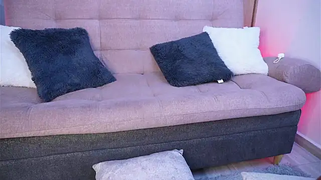 SophiieCumsx online show from April 21, 3:13 am