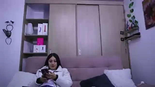 SophiieCumsx online show from April 23, 3:14 am