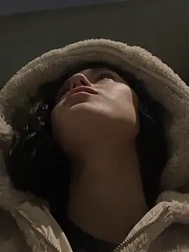 XBODTRIIPX online show from December 3, 3:09 am