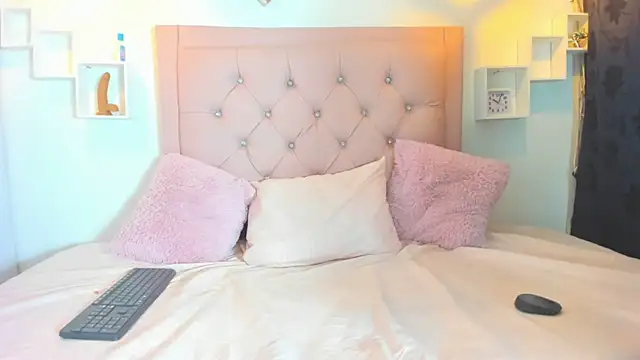 Mia Suarezzz online show from November 30, 1:21 am