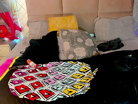 lia garnerxxx online show from September 18, 7:01 pm