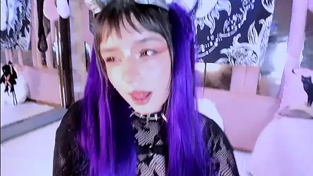 BizzyNoar online show from February 20, 6:01 am