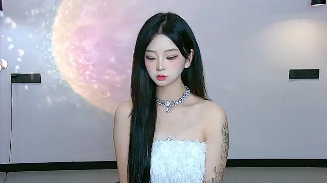 queen-001 online show from August 1, 2:41 pm